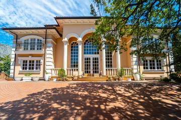 Дом, 1300 м², 4 эт.